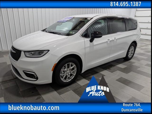 used 2025 Chrysler Pacifica car, priced at $33,498