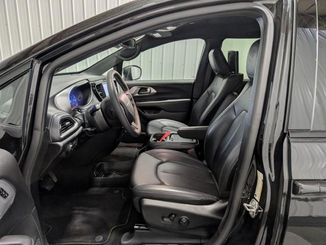 used 2023 Chrysler Pacifica Hybrid car, priced at $30,998