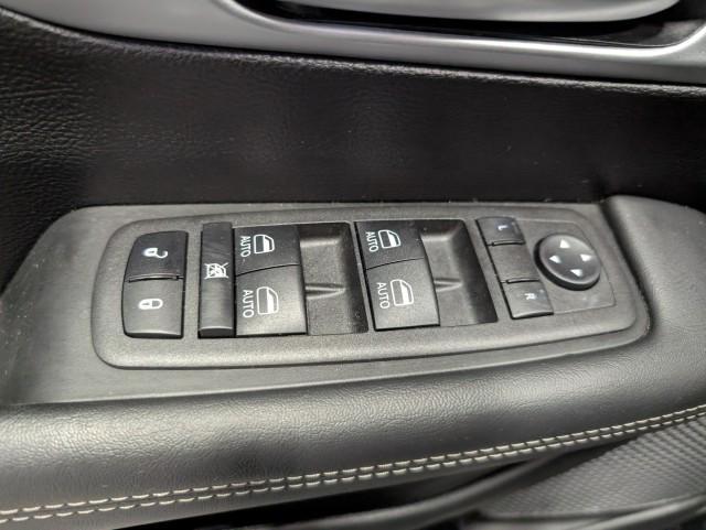 used 2023 Chrysler Pacifica Hybrid car, priced at $30,998
