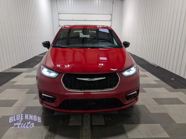 used 2025 Chrysler Pacifica car, priced at $32,998