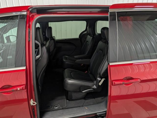 used 2025 Chrysler Pacifica car, priced at $32,998