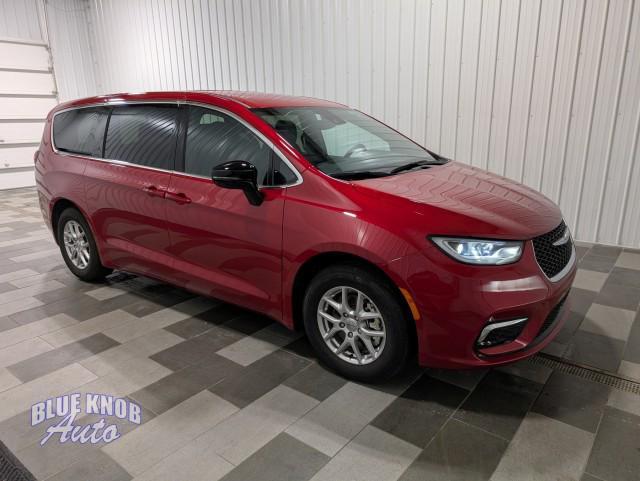 used 2025 Chrysler Pacifica car, priced at $32,998