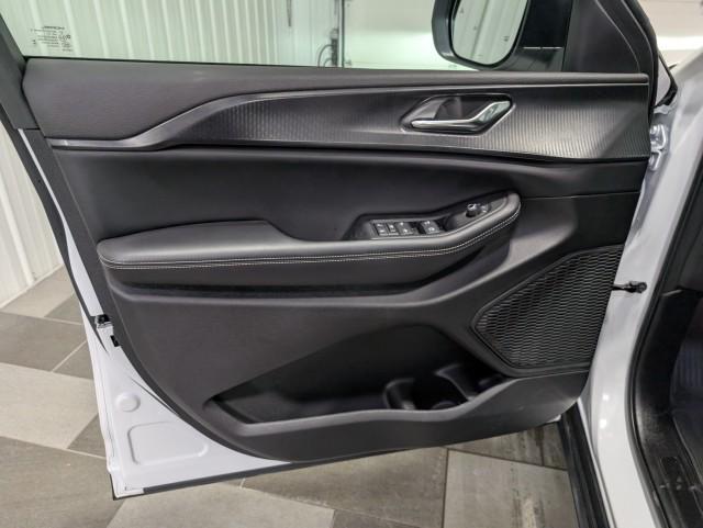 used 2024 Jeep Grand Cherokee car, priced at $29,998