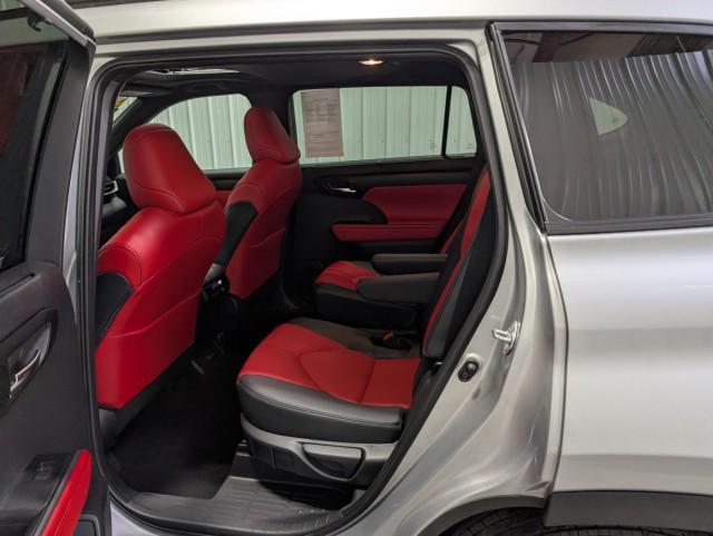 used 2025 Toyota Highlander car, priced at $46,998