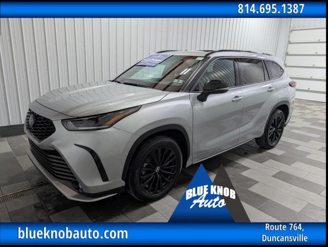 used 2025 Toyota Highlander car, priced at $46,998