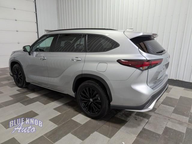 used 2025 Toyota Highlander car, priced at $46,998