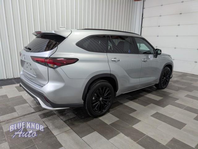 used 2025 Toyota Highlander car, priced at $46,998