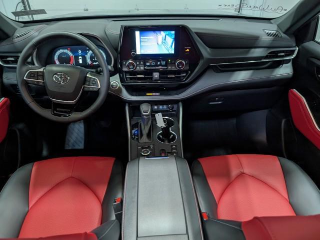 used 2025 Toyota Highlander car, priced at $46,998
