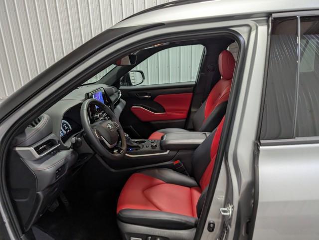 used 2025 Toyota Highlander car, priced at $46,998