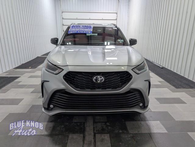 used 2025 Toyota Highlander car, priced at $46,998