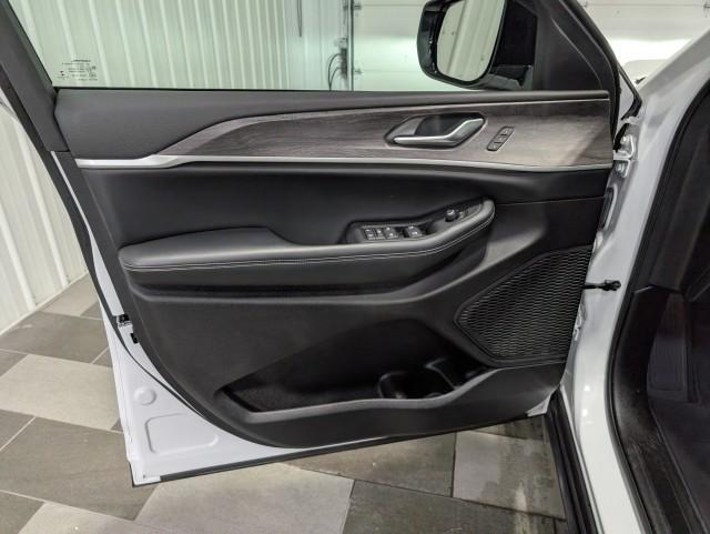 used 2023 Jeep Grand Cherokee car, priced at $32,998