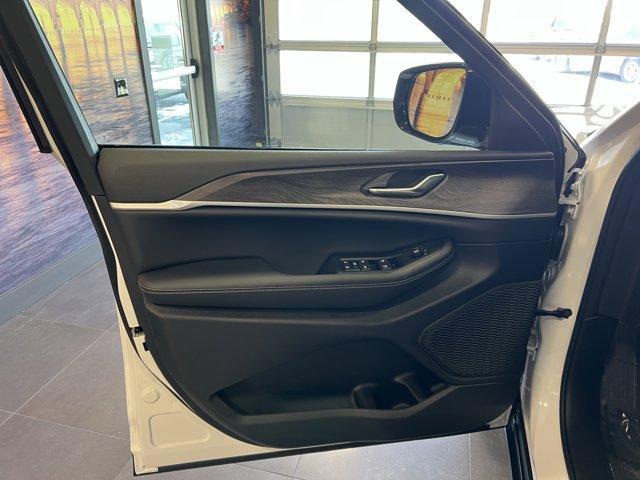 new 2026 Jeep Grand Cherokee car, priced at $49,450