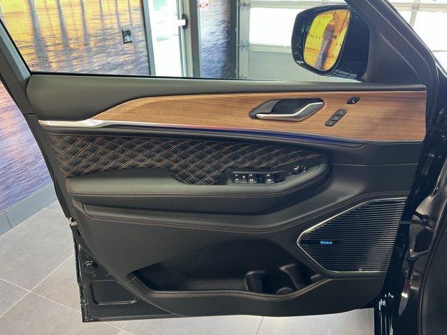 new 2025 Jeep Grand Cherokee car, priced at $75,715