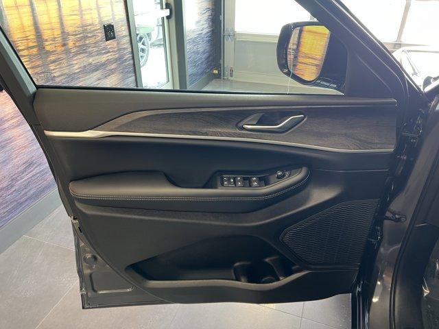 new 2026 Jeep Grand Cherokee car, priced at $50,045