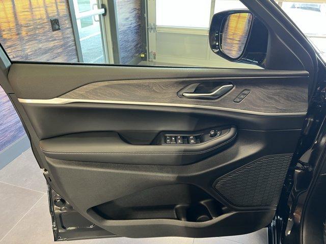 new 2025 Jeep Grand Cherokee car, priced at $51,915