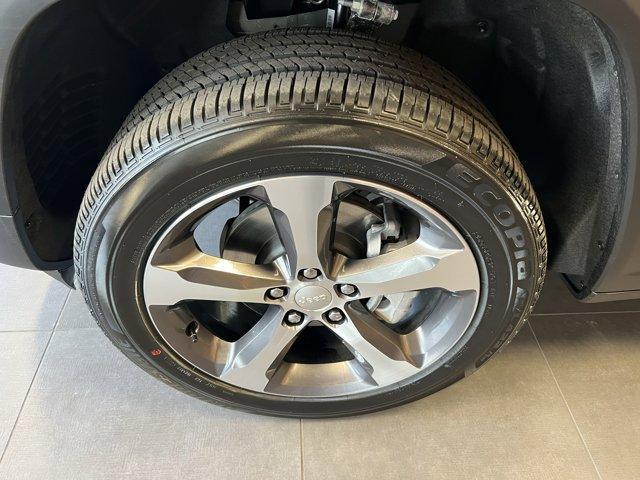 new 2025 Jeep Grand Cherokee car, priced at $51,915