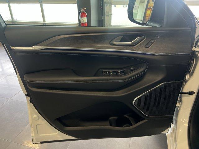 new 2025 Jeep Grand Cherokee car, priced at $60,689