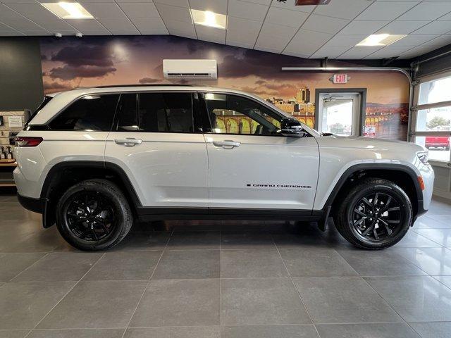 new 2026 Jeep Grand Cherokee car, priced at $50,570