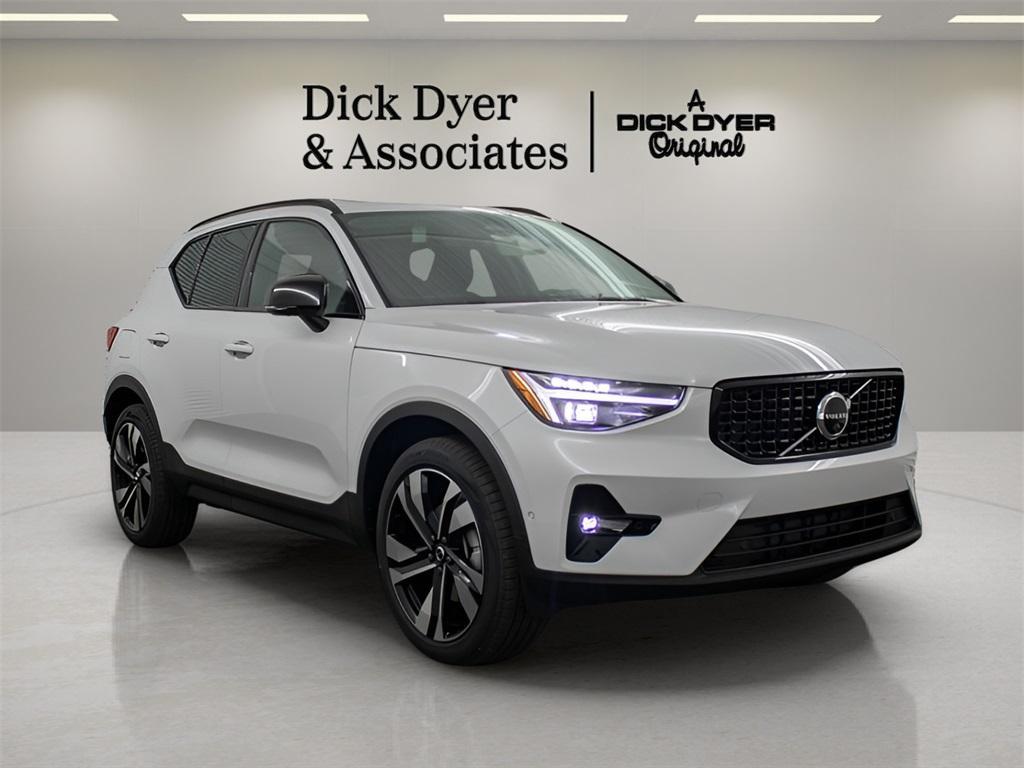 used 2025 Volvo XC40 car, priced at $37,989