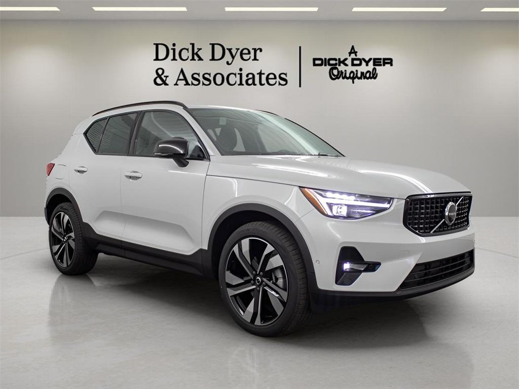used 2025 Volvo XC40 car, priced at $37,989