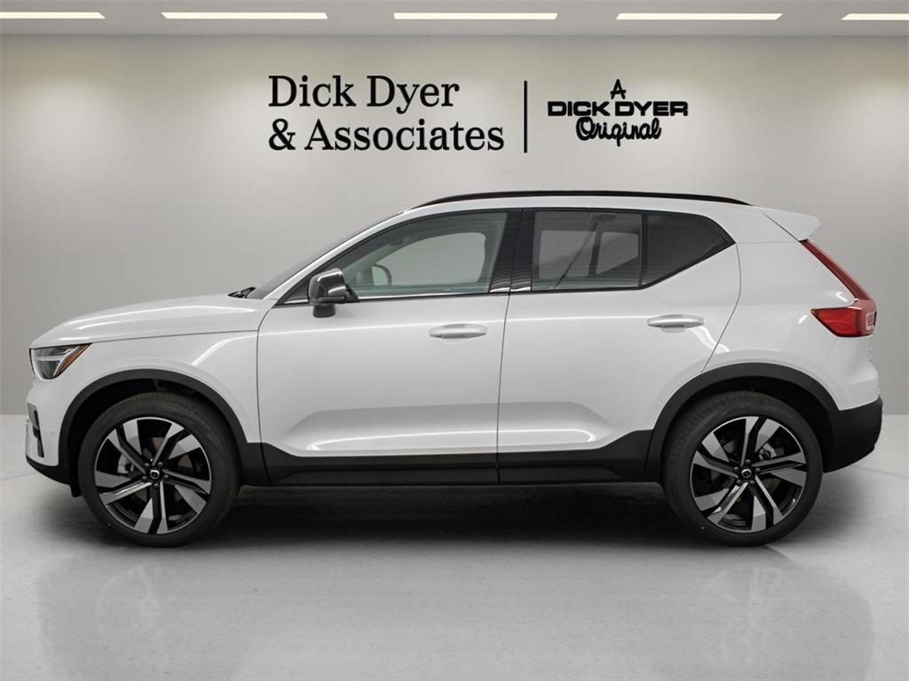 used 2025 Volvo XC40 car, priced at $37,989