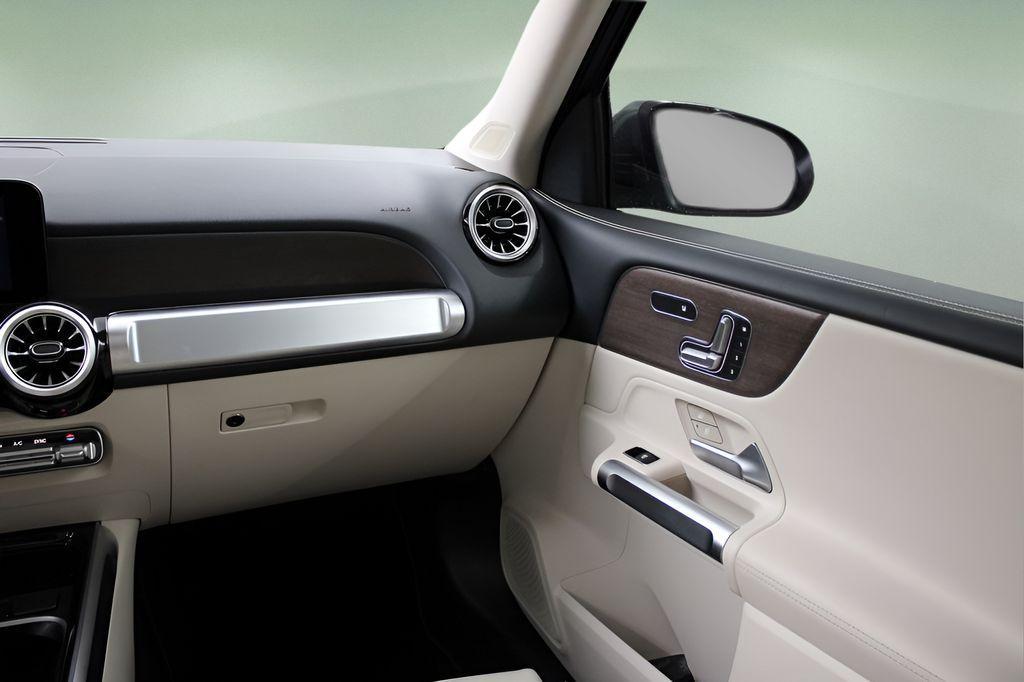 used 2023 Mercedes-Benz GLB 250 car, priced at $25,989