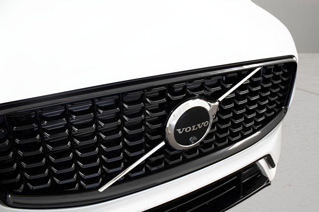 used 2025 Volvo XC60 Plug-In Hybrid car, priced at $49,989