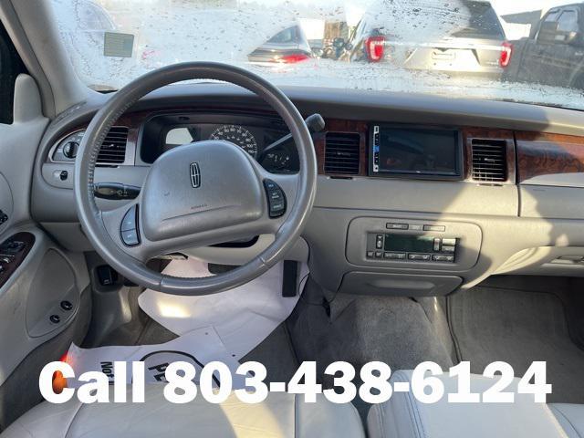 used 2000 Lincoln Town Car car, priced at $5,999