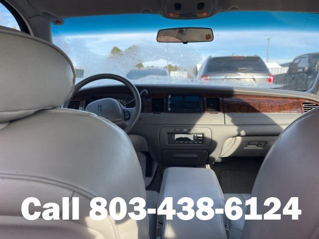 used 2000 Lincoln Town Car car, priced at $5,999