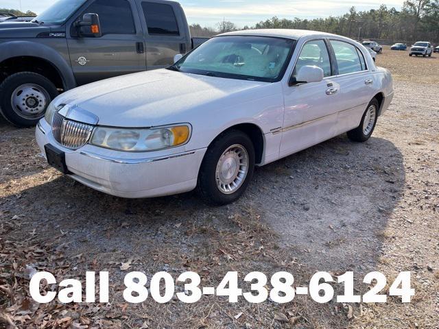 used 2000 Lincoln Town Car car, priced at $5,999