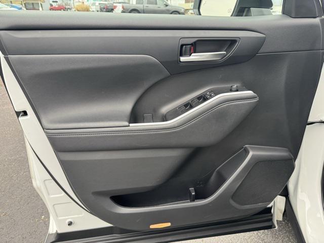 used 2023 Toyota Highlander car, priced at $38,723