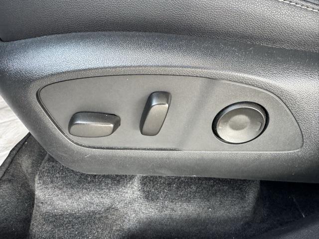 used 2025 Chevrolet Traverse car, priced at $37,974