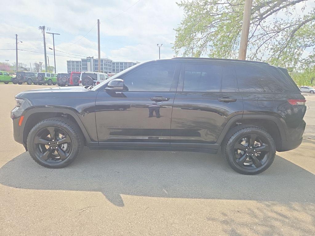 used 2023 Jeep Grand Cherokee car, priced at $24,850