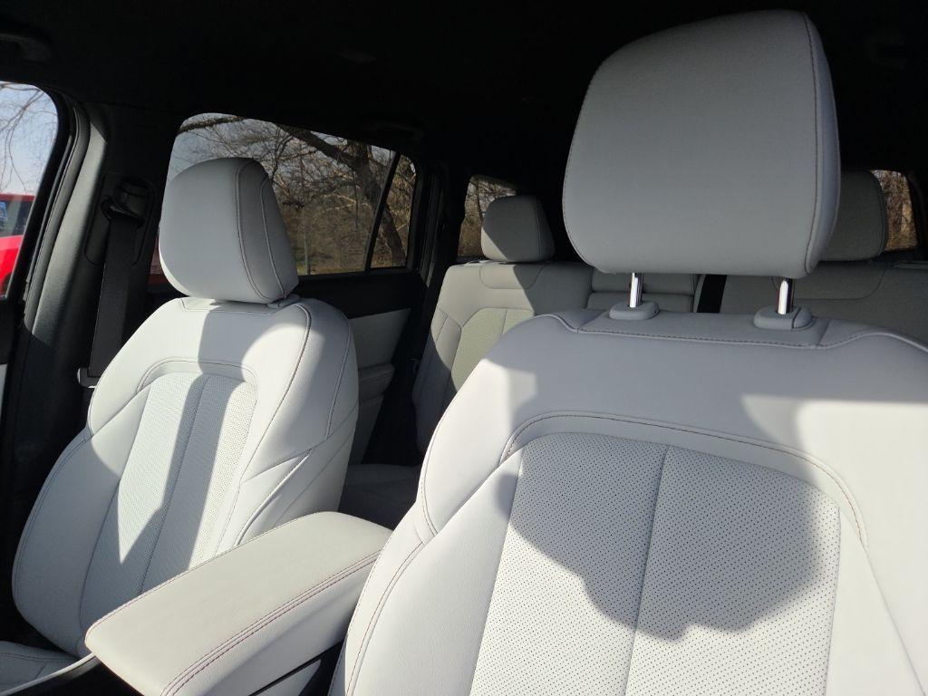 new 2026 Jeep Cherokee car, priced at $37,598