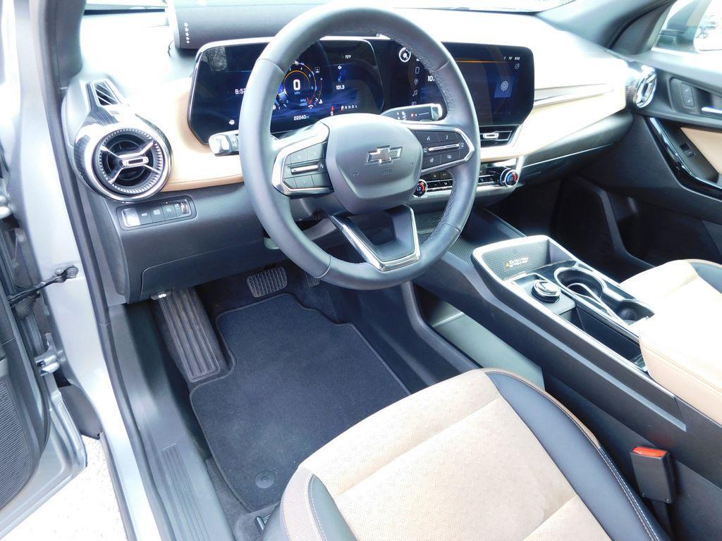 used 2025 Chevrolet Equinox car, priced at $30,495