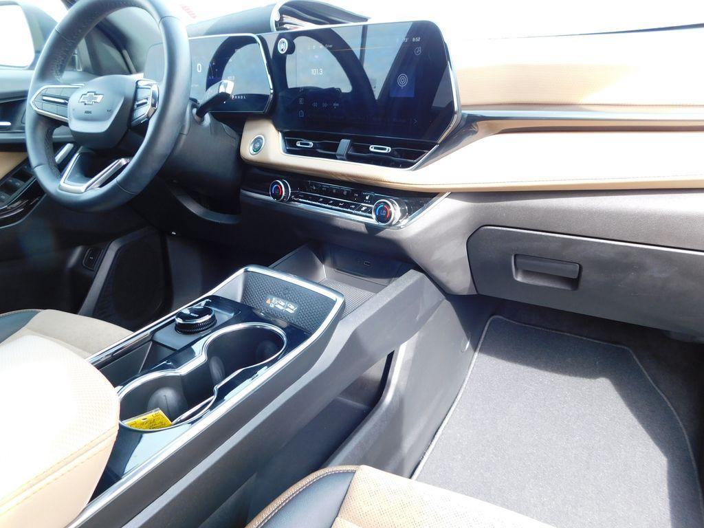 used 2025 Chevrolet Equinox car, priced at $30,495