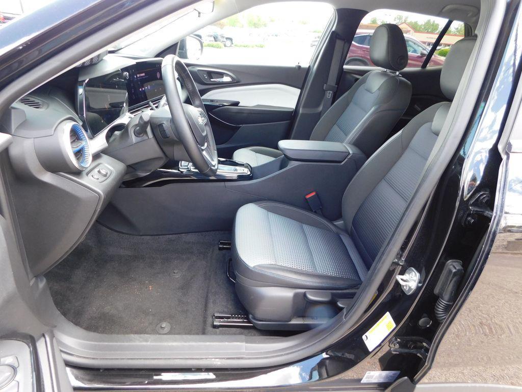 used 2025 Chevrolet Trax car, priced at $21,990