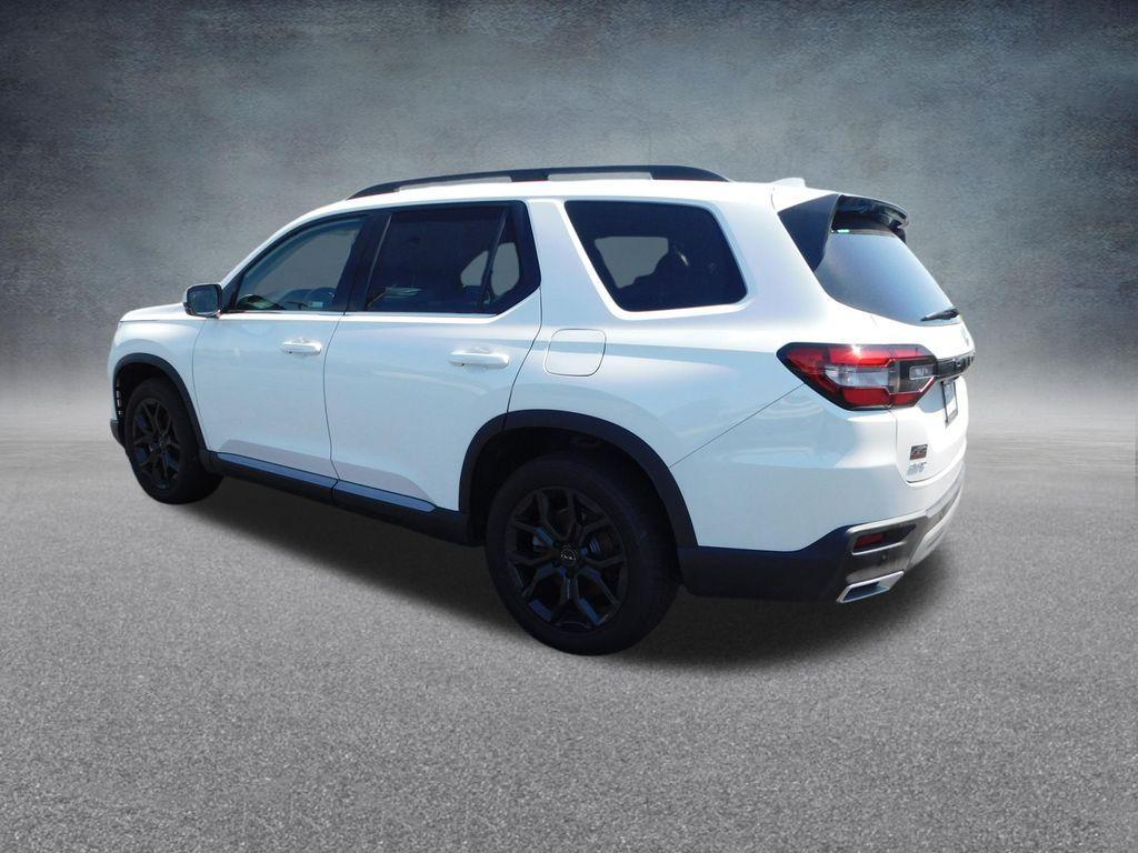 used 2025 Honda Pilot car, priced at $47,847