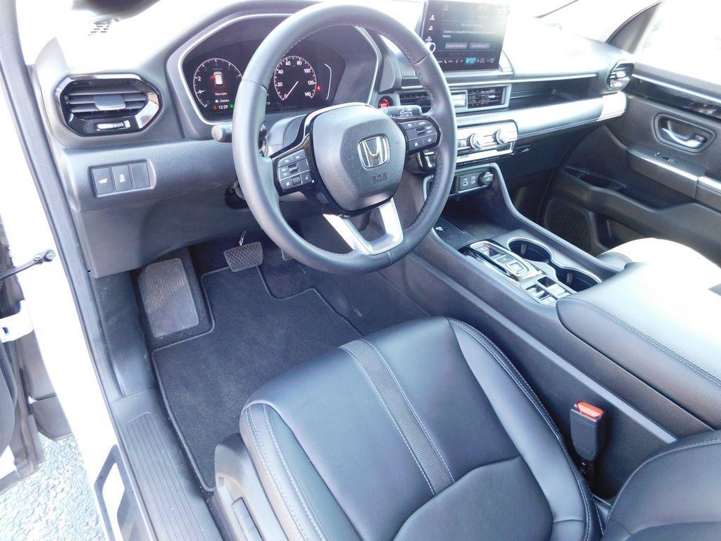 used 2025 Honda Pilot car, priced at $47,847