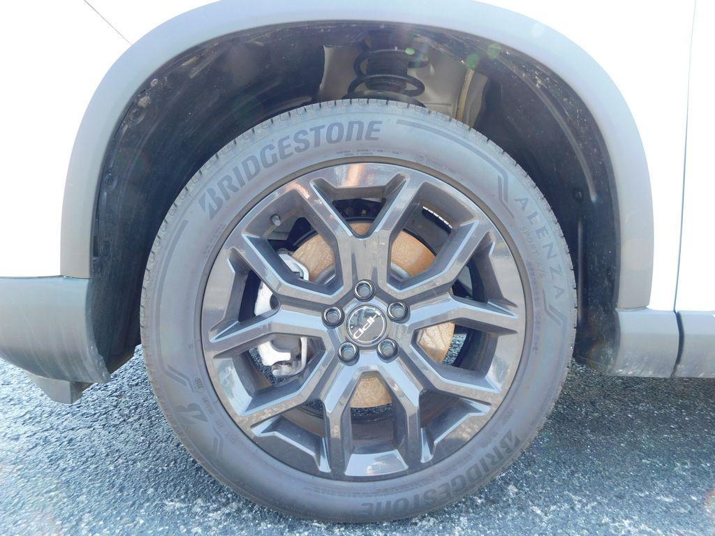 used 2025 Honda Pilot car, priced at $47,847