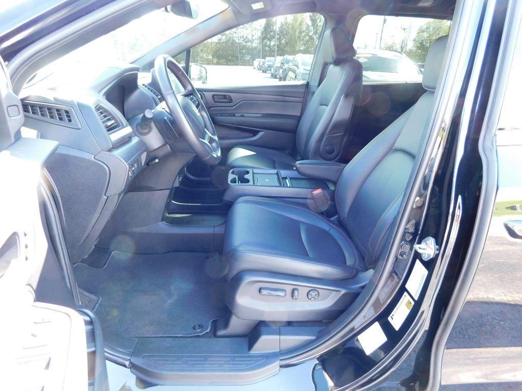 used 2025 Honda Odyssey car, priced at $37,700