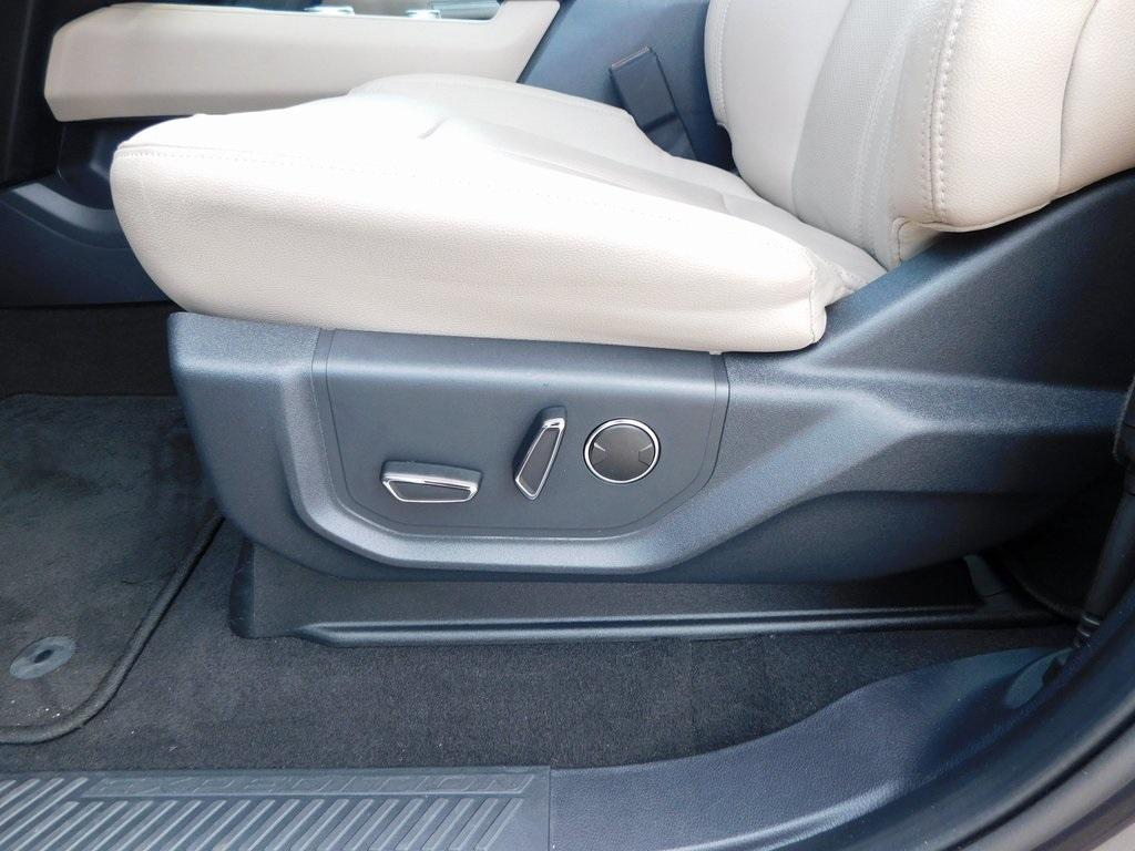 used 2024 Ford Expedition car, priced at $54,400