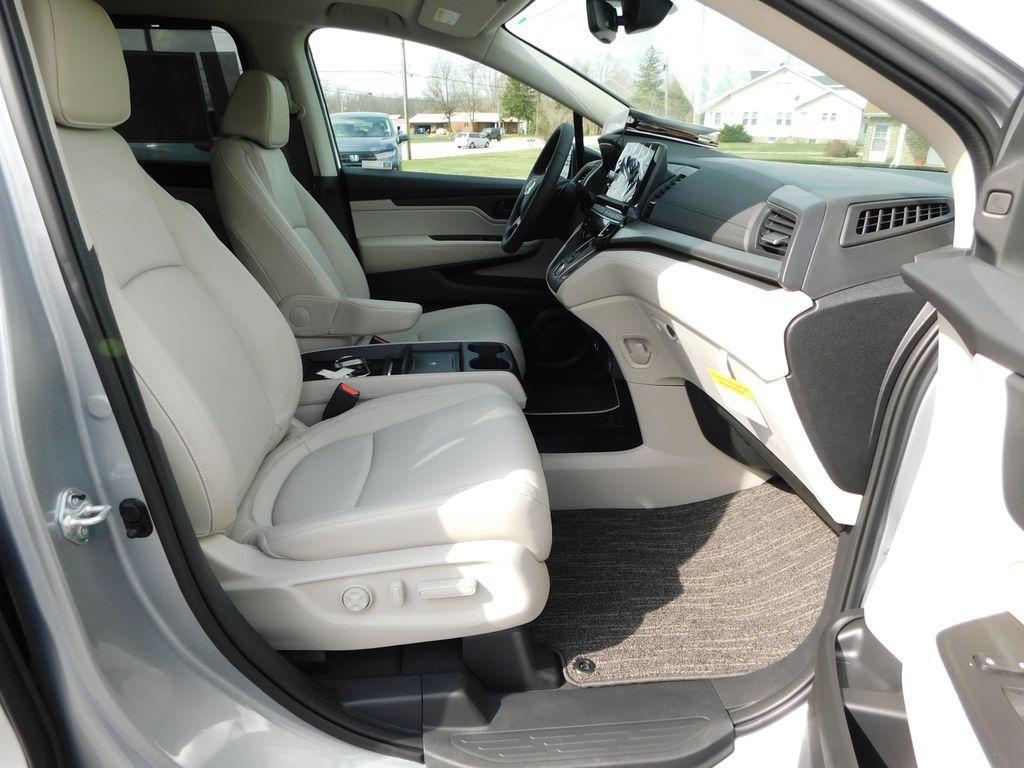 new 2026 Honda Odyssey car, priced at $42,636