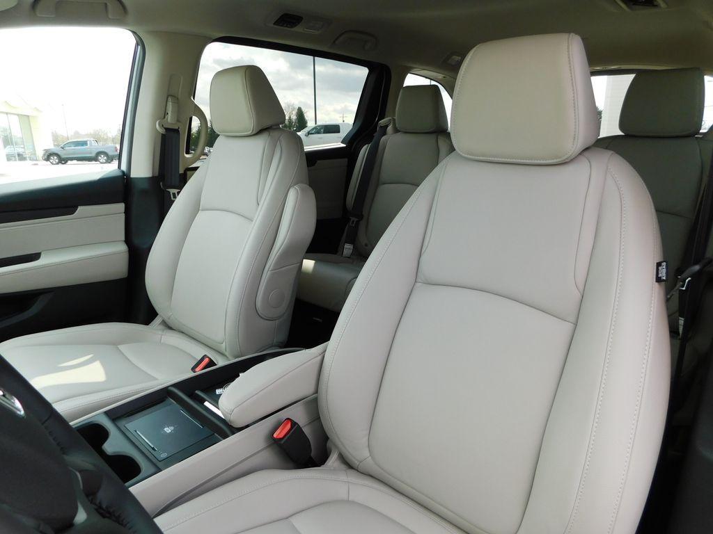 new 2026 Honda Odyssey car, priced at $42,636