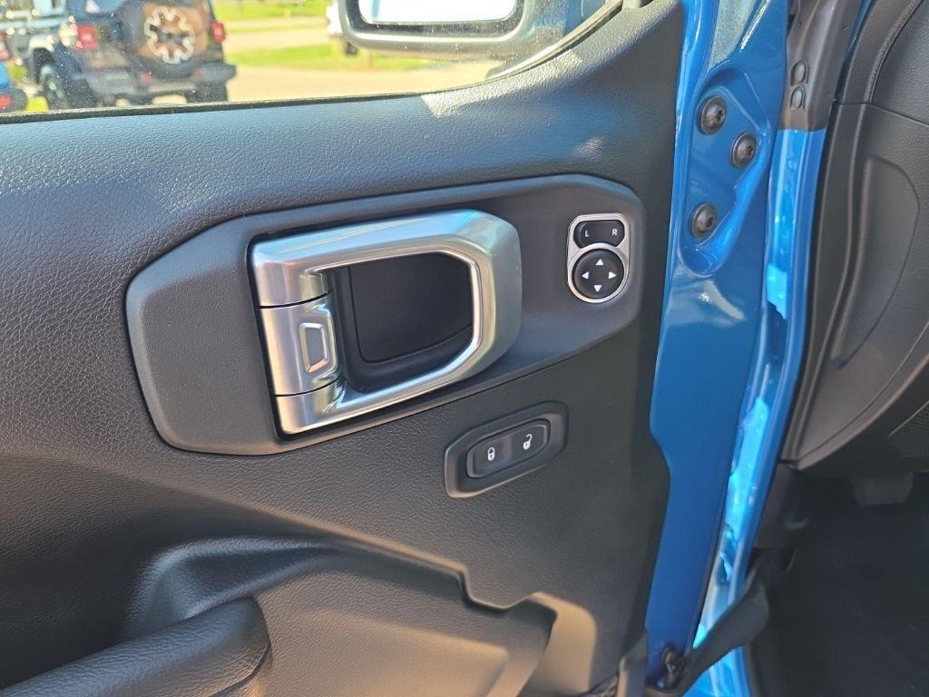 new 2026 Jeep Wrangler car, priced at $41,668