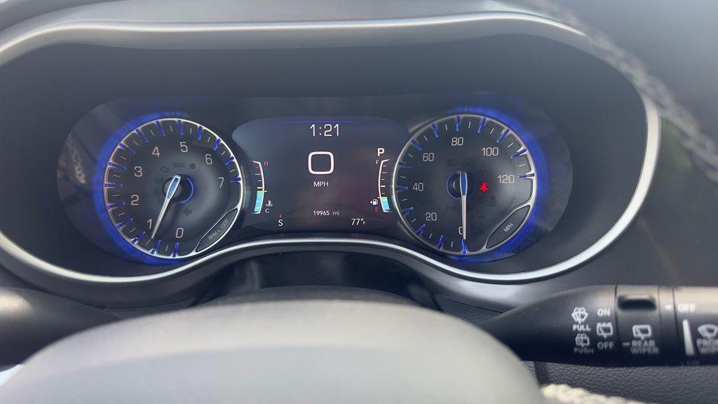 used 2025 Chrysler Pacifica car, priced at $33,500