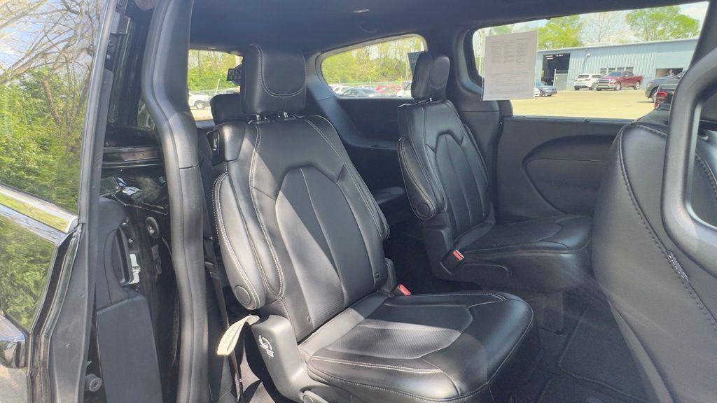 used 2025 Chrysler Pacifica car, priced at $33,500
