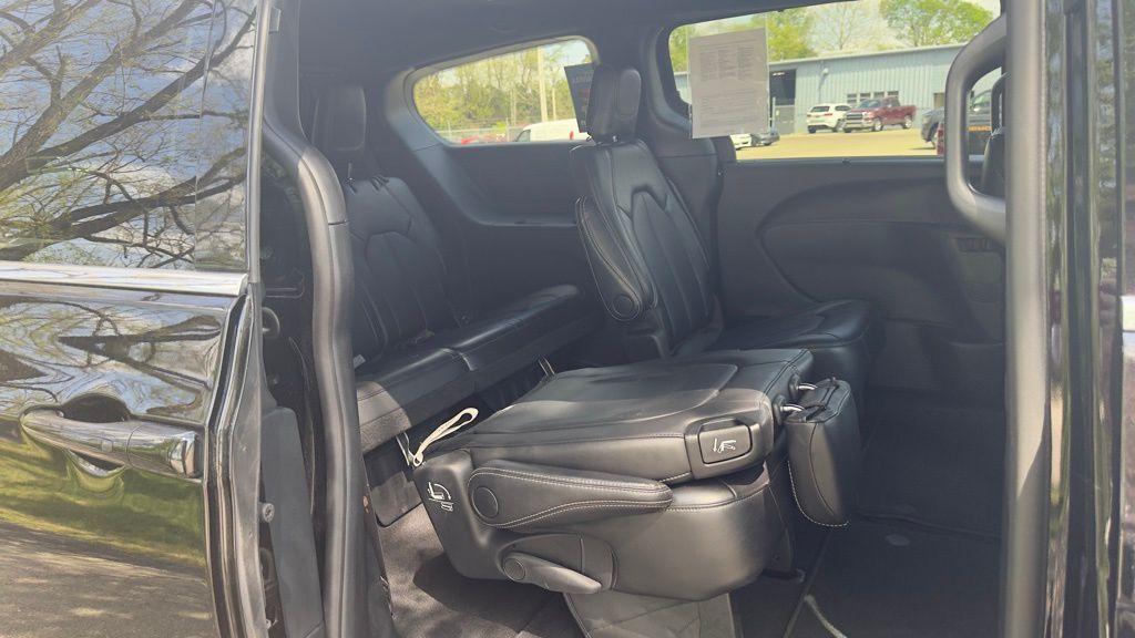 used 2025 Chrysler Pacifica car, priced at $33,500