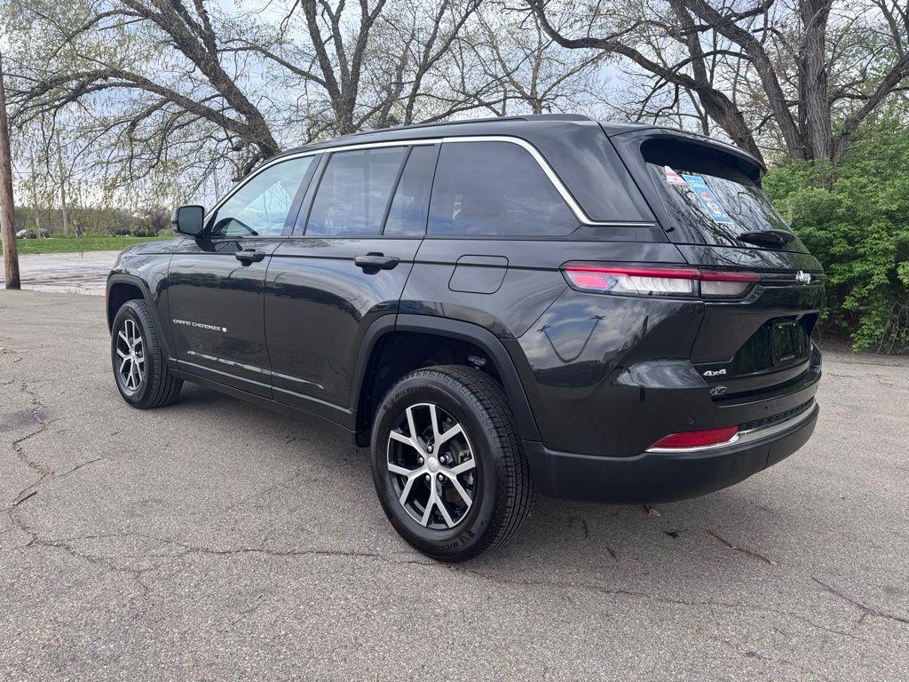 used 2024 Jeep Grand Cherokee car, priced at $36,400