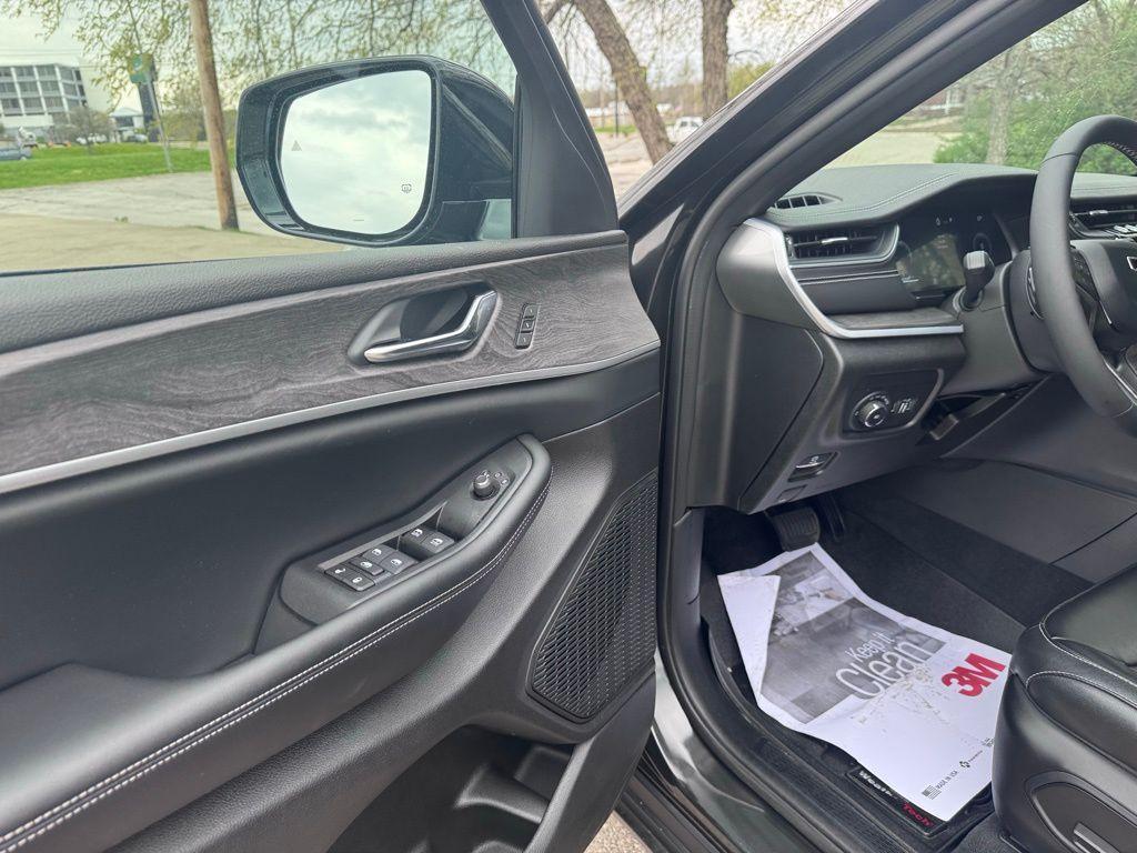 used 2024 Jeep Grand Cherokee car, priced at $36,400